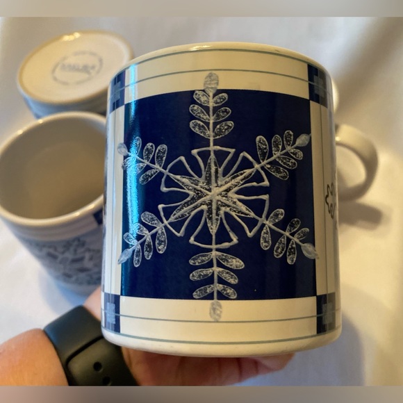 SAKURA WINTER FROST LARGE COFFEE MUGS Set of 4 SNOWFLAKE BLUE & WHITE Mugs - Picture 4 of 7